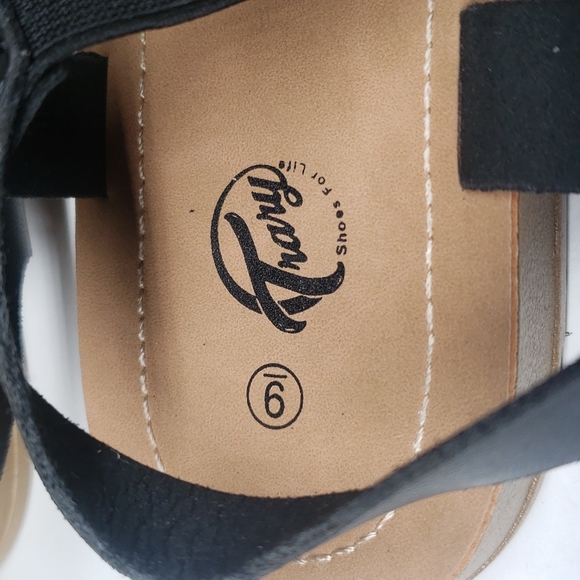 Trary Strappy Sandals - Picture 4 of 4